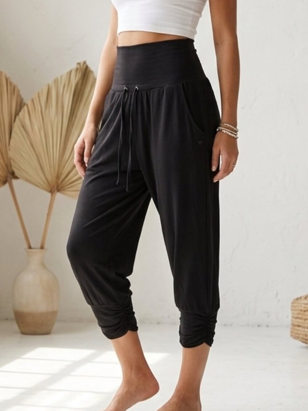 Cream Black High Waisted Ruched Capri Harem Joggers Size 42